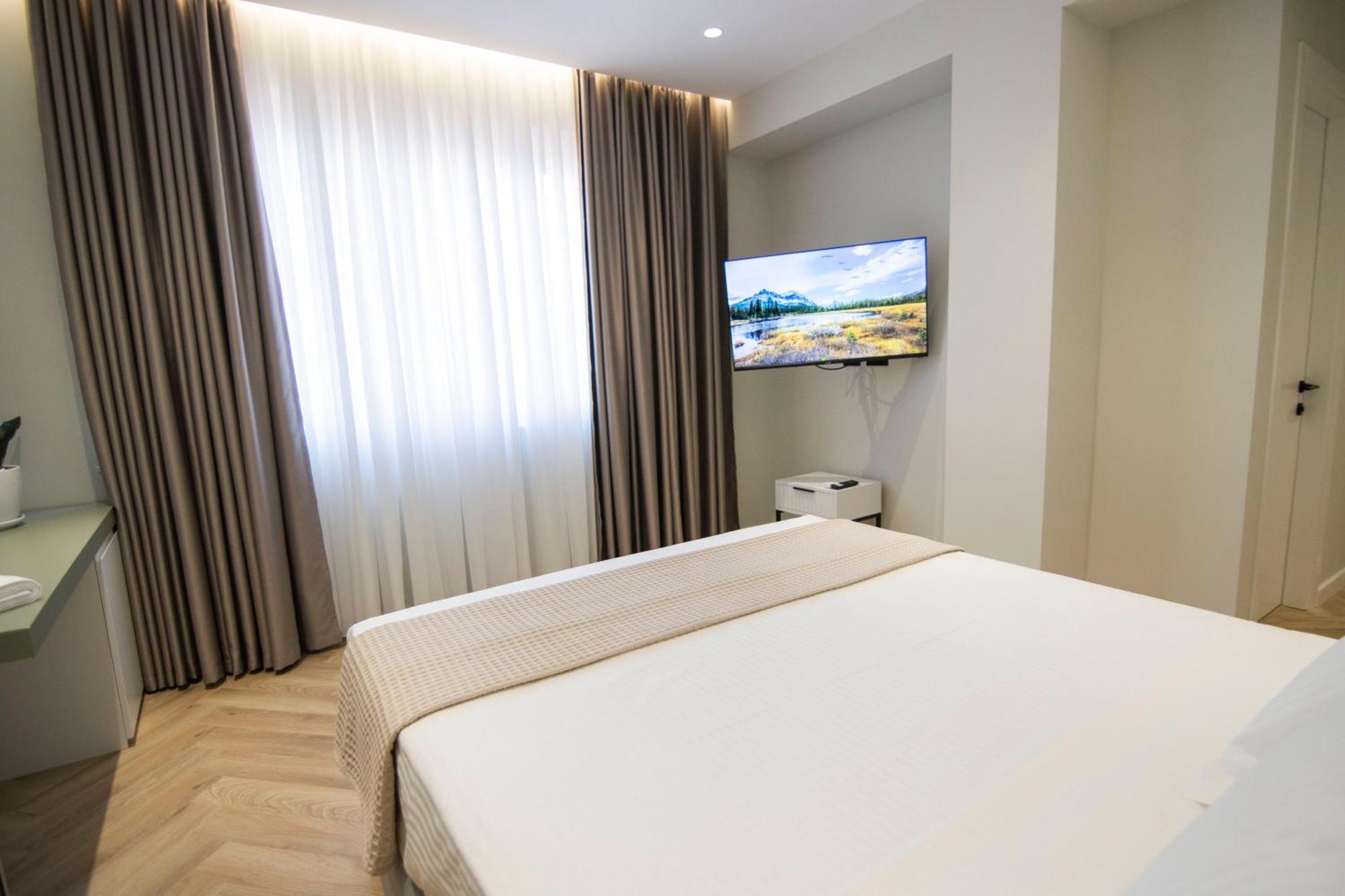 Mina Luxury Rooms Tirana Exterior photo